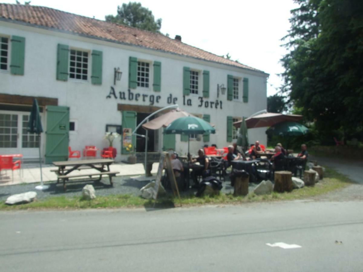 L'Auberge de la Forêt Mervent Exterior foto